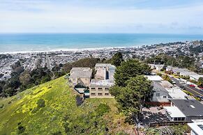 Stunning 2BR Ocean Mountain Sunset View