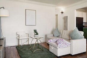 Stunning 2BR Ocean Mountain Sunset View