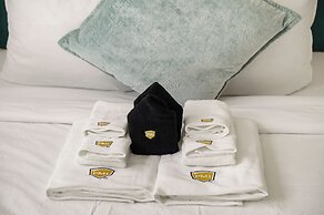 Stunning 2BR Ocean Mountain Sunset View