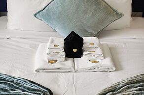 Stunning 2BR Ocean Mountain Sunset View