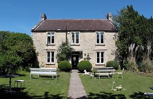 Fosse Farmhouse B&B and Holiday Cottages