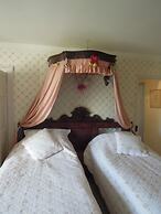 Fosse Farmhouse B&B and Holiday Cottages