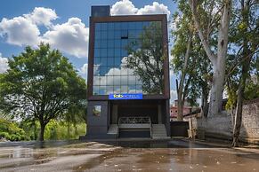 Fabhotel Evergreen