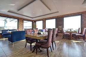 Fabhotel Green Acres