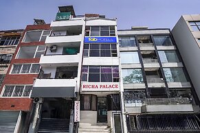 Fabhotel Richa Palace