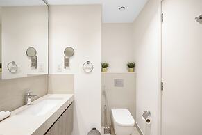 Durrani Homes - Majestic 4BR at Downtown