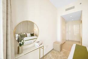 Durrani Homes - Majestic 4BR at Downtown
