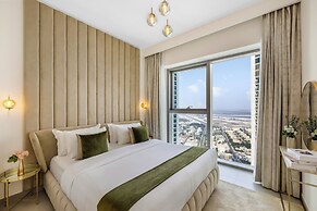 Durrani Homes - Majestic 4BR at Downtown