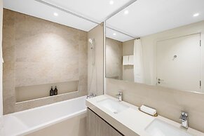 Durrani Homes - Majestic 4BR at Downtown