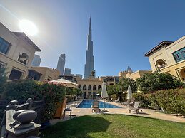 Durrani Homes - Majestic 4BR at Downtown