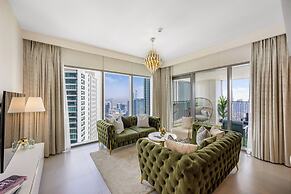 Durrani Homes - Majestic 4BR at Downtown