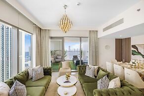 Durrani Homes - Majestic 4BR at Downtown