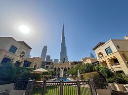 Durrani Homes - Majestic 4BR at Downtown