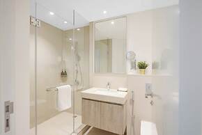 Durrani Homes - Majestic 4BR at Downtown
