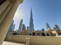 Durrani Homes - Majestic 4BR at Downtown