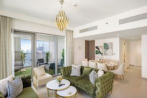 Durrani Homes - Majestic 4BR at Downtown
