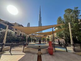Durrani Homes - Majestic 4BR at Downtown
