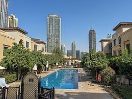 Durrani Homes - Majestic 4BR at Downtown