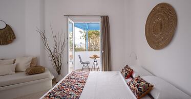 CAL DAY ROOMS SANTORINI