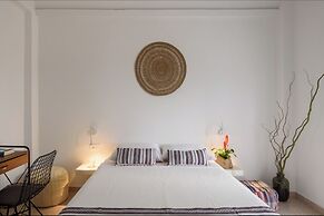 CAL DAY ROOMS SANTORINI