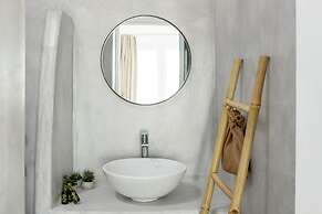 CAL DAY ROOMS SANTORINI