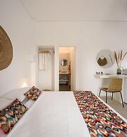 CAL DAY ROOMS SANTORINI