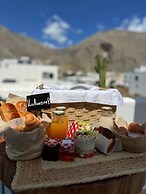 CAL DAY ROOMS SANTORINI