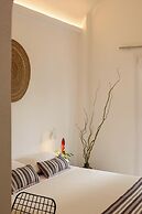 CAL DAY ROOMS SANTORINI