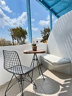 CAL DAY ROOMS SANTORINI