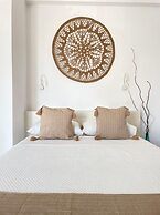 CAL DAY ROOMS SANTORINI