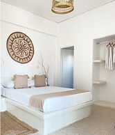 CAL DAY ROOMS SANTORINI