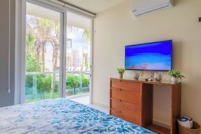 Chic Beachfront Condo Ocean View