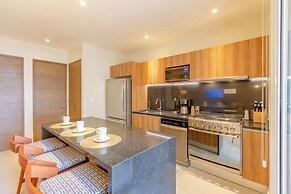 Chic Beachfront Condo Ocean View