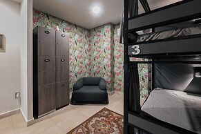 Low bed Mixed Shared Room