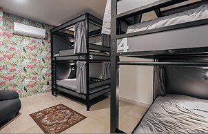 Low bed Mixed Shared Room