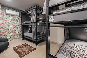 Low bed Mixed Shared Room