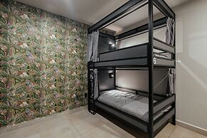 Low bed Mixed Shared Room