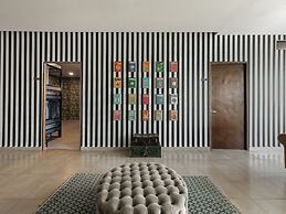 Low bed Mixed Shared Room