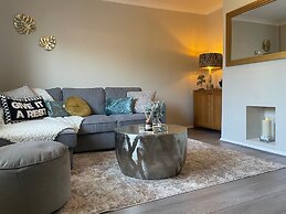 The Dooley, 3-beds, Sleeps 6, Pet Friendly