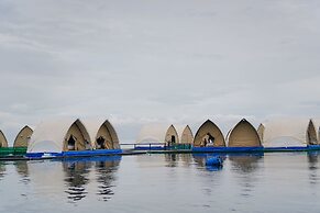 Floating Home in Reef Resort 3