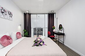Lumina luxury 2-level apart with parking
