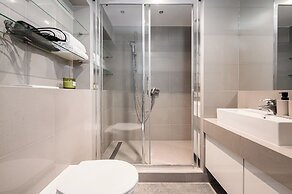 Lumina luxury 2-level apart with parking
