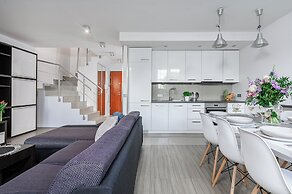 Lumina luxury 2-level apart with parking