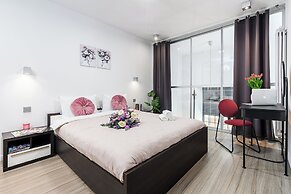 Lumina luxury 2-level apart with parking