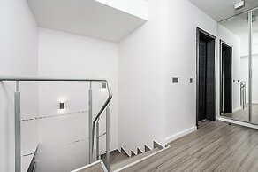 Lumina luxury 2-level apart with parking