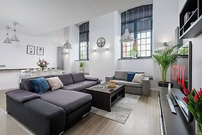 Lumina luxury 2-level apart with parking
