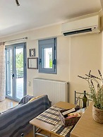 Filiatra Cozy Central Gem With Balcony