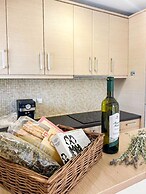 Filiatra Cozy Central Gem With Balcony