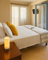 Filiatra Cozy Central Gem With Balcony