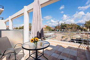 Filiatra Cozy Central Gem With Balcony